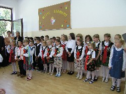 Występ z okazji oddania do użytku Szkoły Podstaowwej w Półrzeczkach